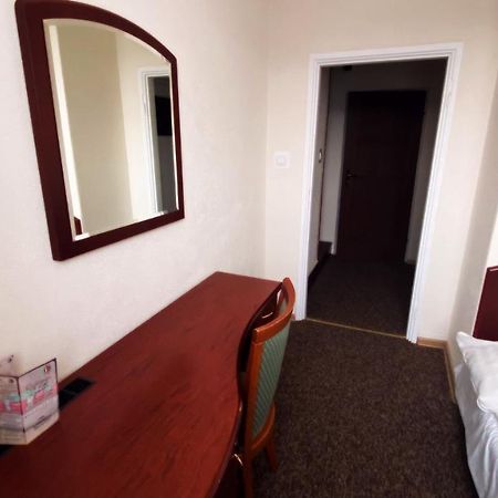 Dom Turysty Sanok Aparthotel Esterno foto