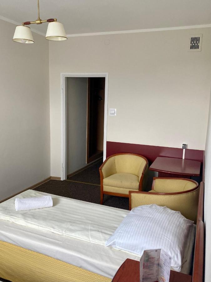 Dom Turysty Sanok Aparthotel Esterno foto