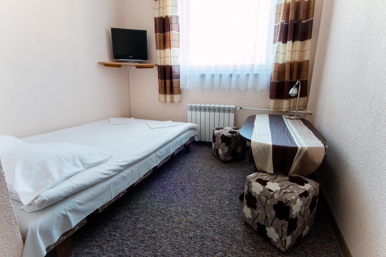 Dom Turysty Sanok Aparthotel Esterno foto
